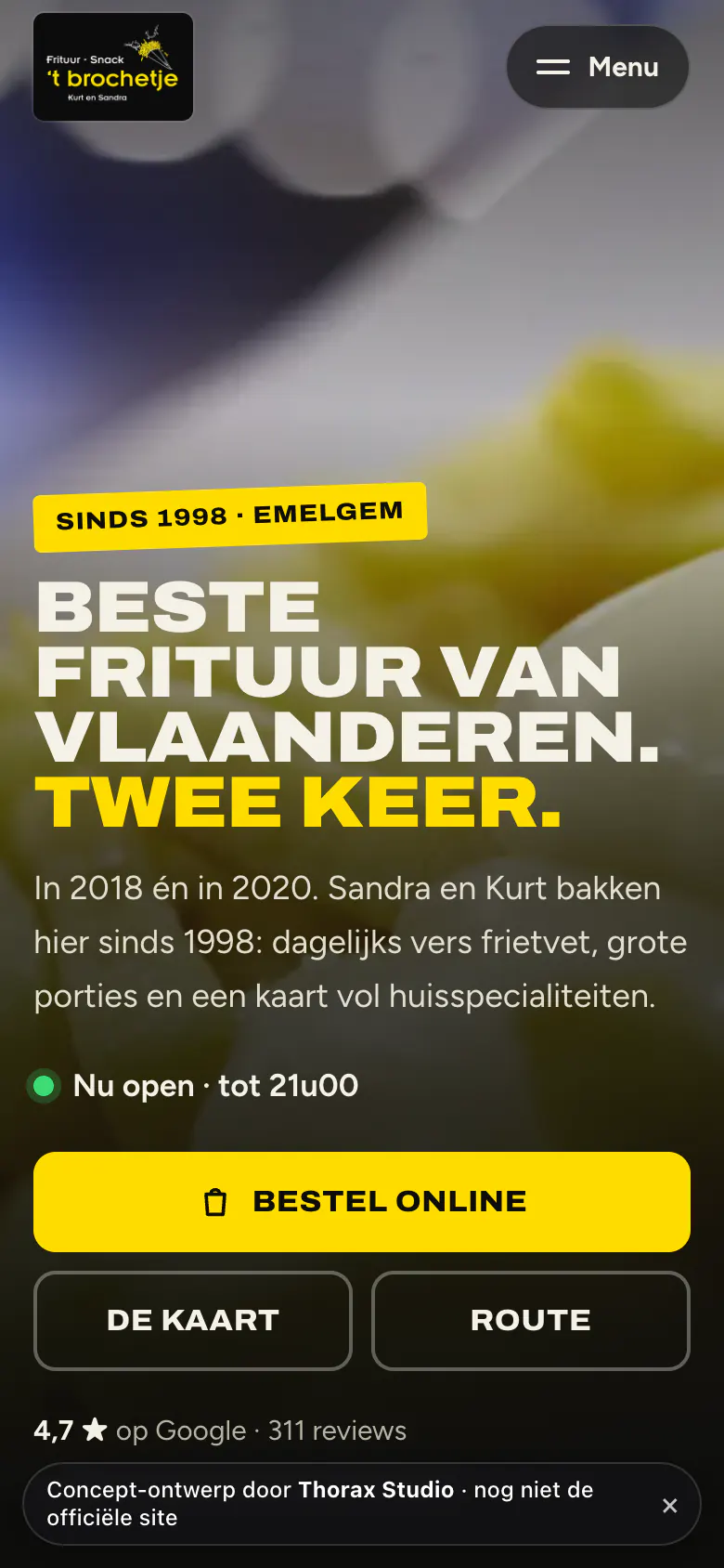 De nieuwe website van Frituur ’t Brochetje op een gsm, met of ze nu open zijn, online bestellen, de kaart en de route